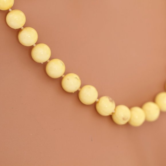Bundle of Yellow, White and Ivory Necklaces - Picture 3 of 9